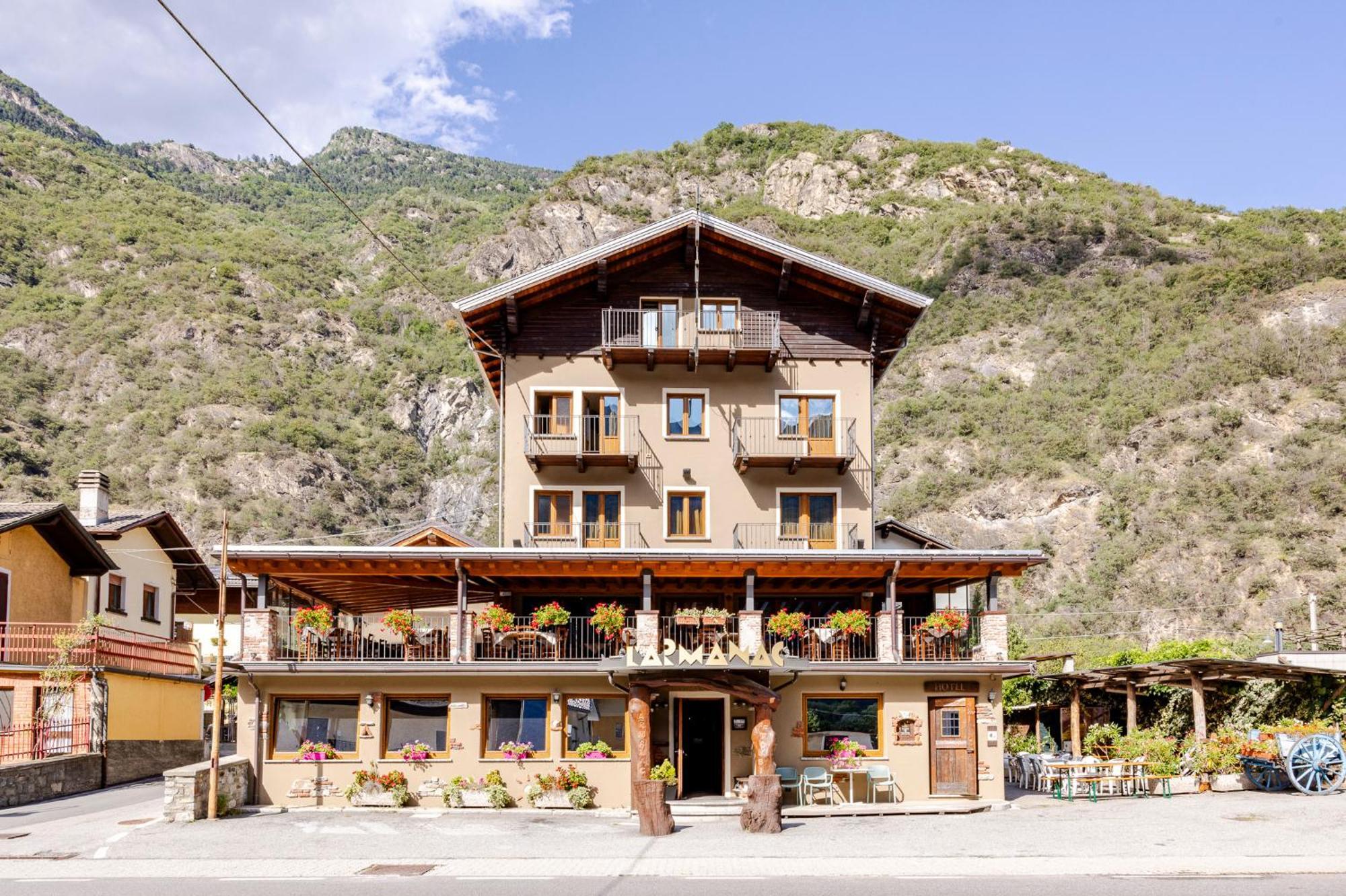 Hotel&Restaurant Armanac De Toubie Arnad Екстериор снимка