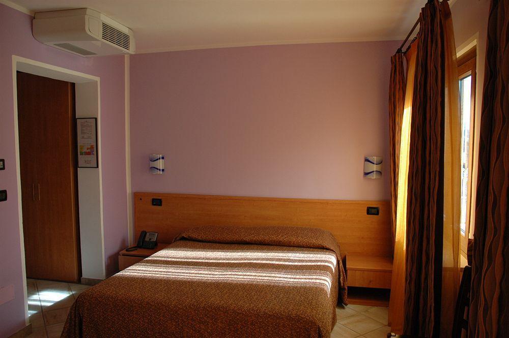 Hotel&Restaurant Armanac De Toubie Arnad Екстериор снимка