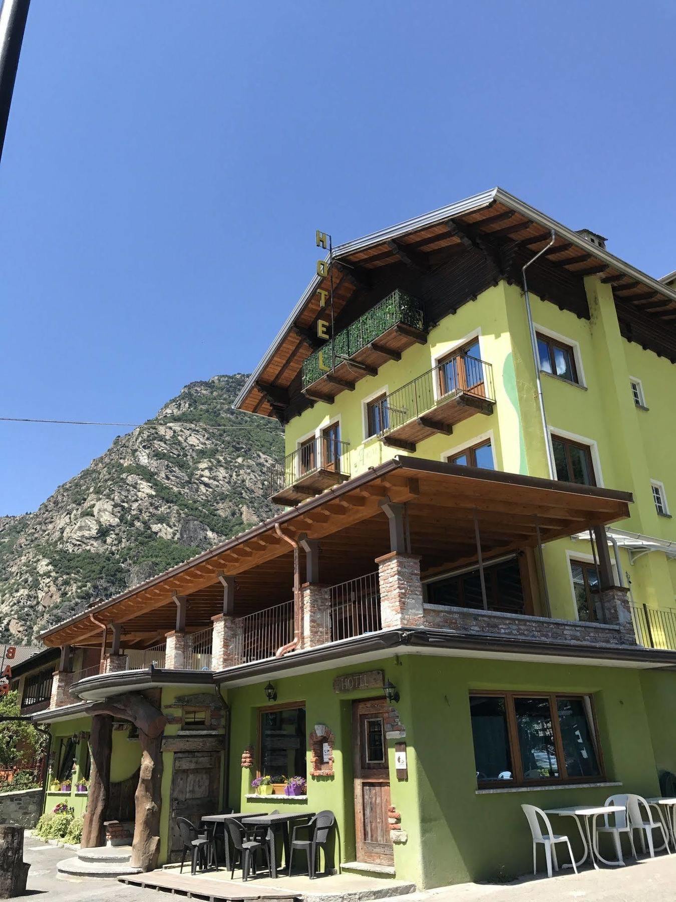Hotel&Restaurant Armanac De Toubie Arnad Екстериор снимка